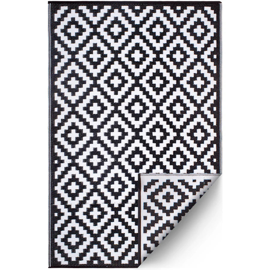 Aztec B&W Recycled Plastic Outdoor Rug