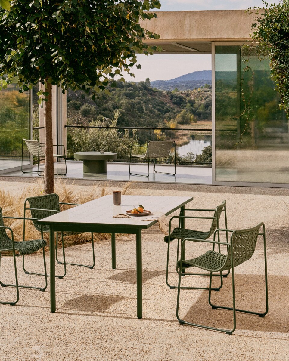 Poseidon dining table in Pumice White